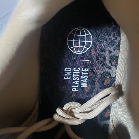 ​adidas Originals OZELIA "Magic Beige/Brown/Gold" Women's Shoe - Picture 6 of 7